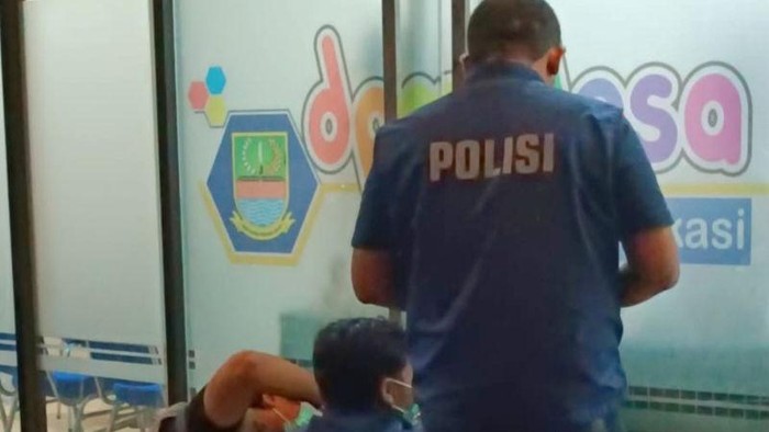 Ruangan Bupati Bekasi Digembok Massa, Diduga Protes soal Pilkades