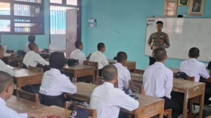 Polres Kepulauan Seribu Edukasi Pelajar Lewat Program ‘Bapak Asuh’