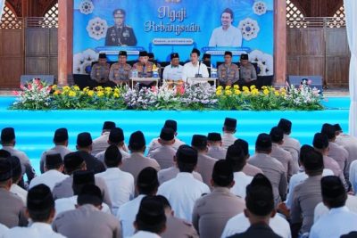 42 Ribu Santri dan Jajaran Polri Ikuti Kajian Gus Baha, Gaungkan Kebangsaan