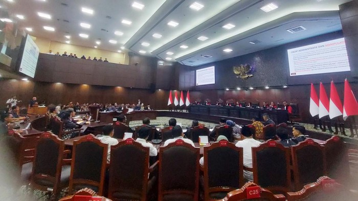 Denny Indrayana Dkk Gugat Syarat Pendidikan Pencalonan Gibran ke MK