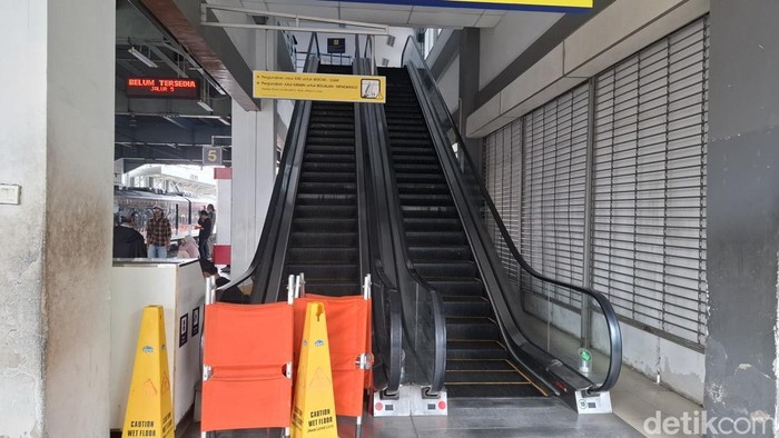 Eskalator di Stasiun Duri Ditutup Barier Setelah Gangguan Bikin Penumpang Luka